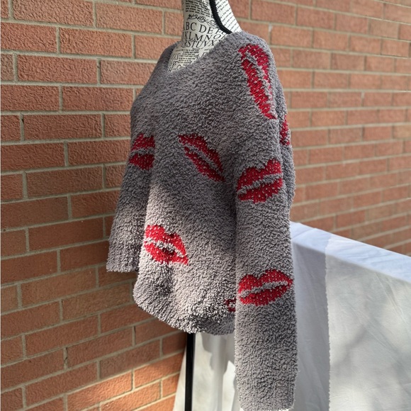 POL Off-the-Shoulder Gray Sweater with Red Lips - Picture 3 of 5